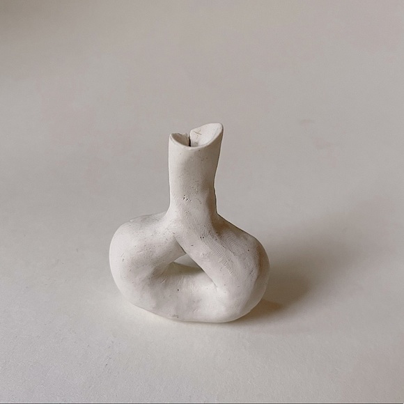 New 1" handmade white unpainted sculpted clay vase mini - Picture 3 of 5